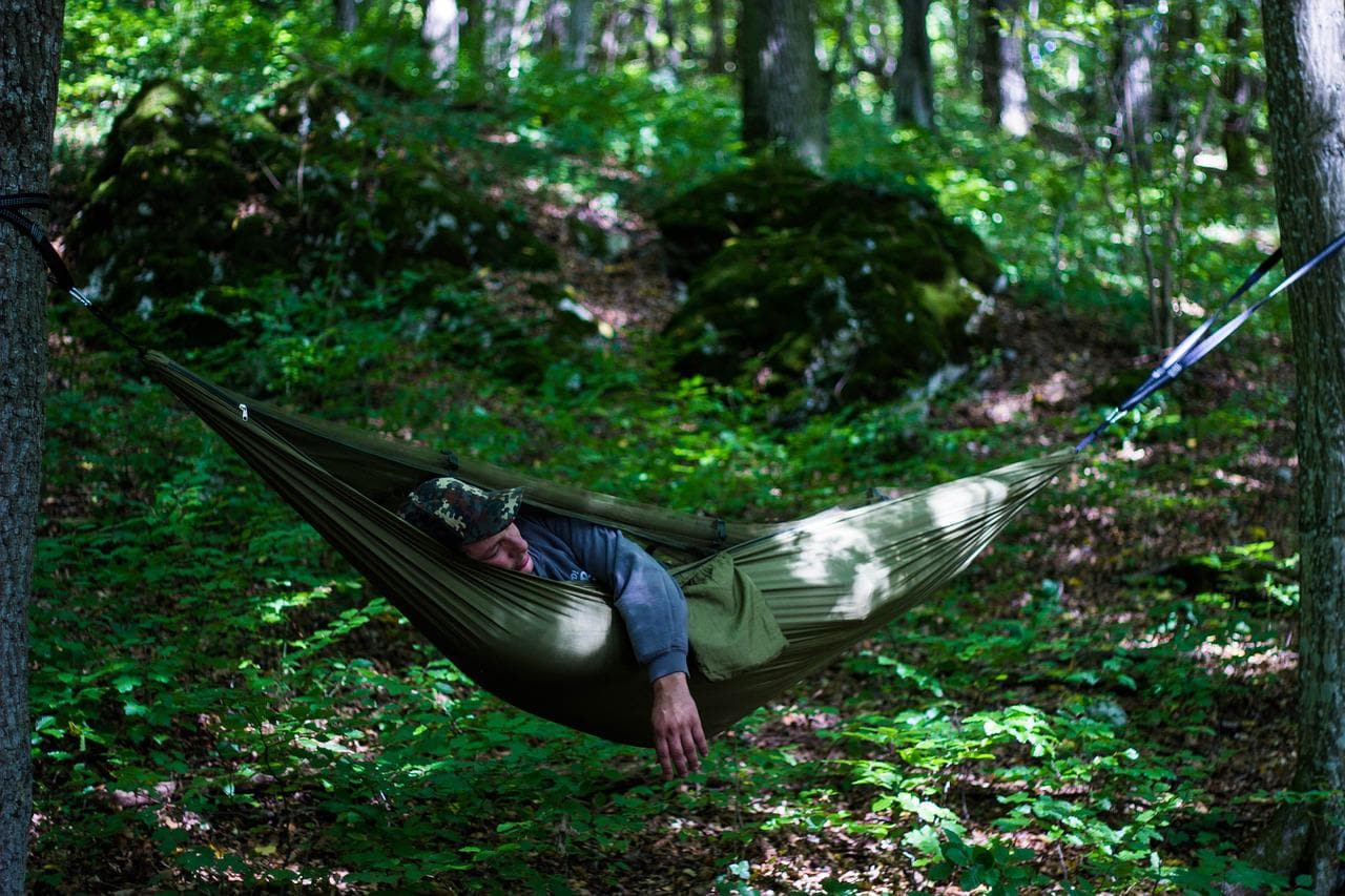 sleeping-in-hammock sleeping in a hammock