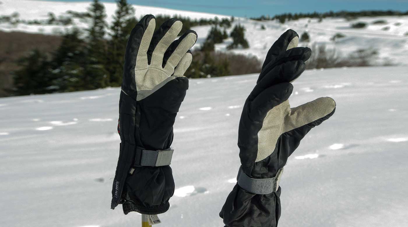 snow-gloves