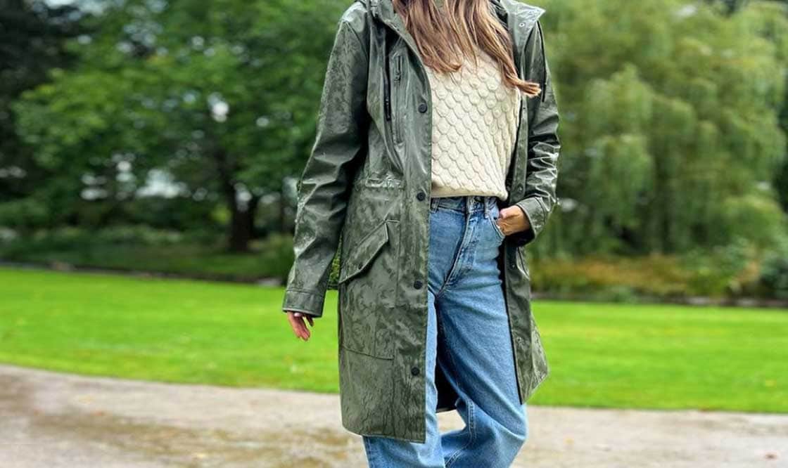 wearing-raincoat why to wear raincoat